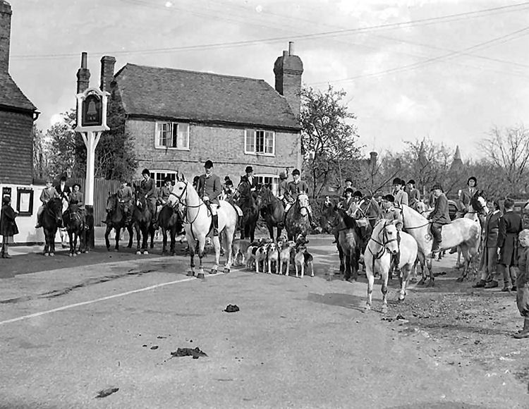 Pony Club drag hunt 1950