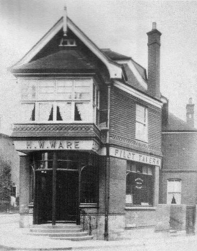 Pilot's Tavern 1900