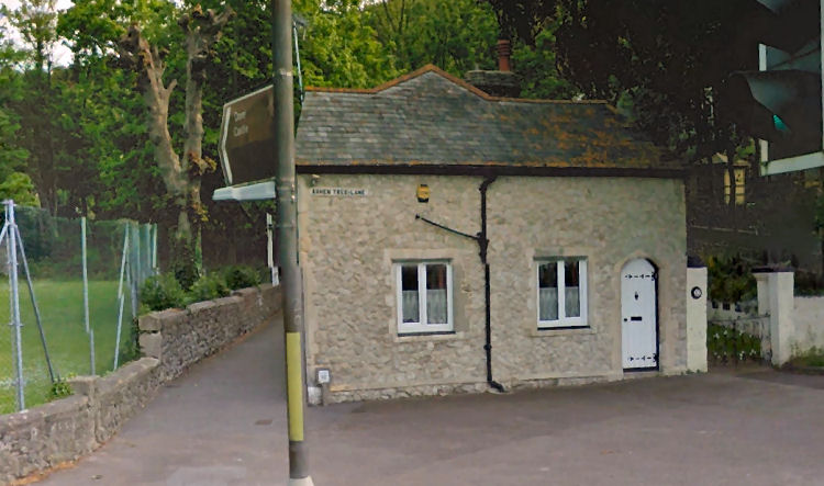 Cottage at bottom of Ashen Tree Lane