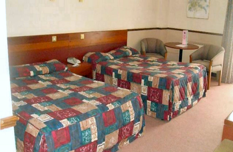 County Hotel  bedroom
