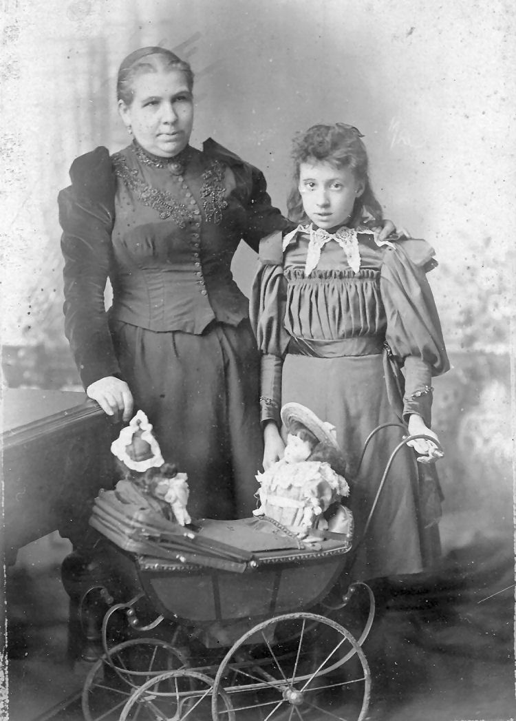 Harriett and Isabella Coatsworth 
