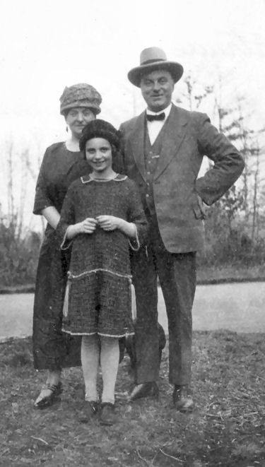Gordon, Nancy and Gertrude Lapraik