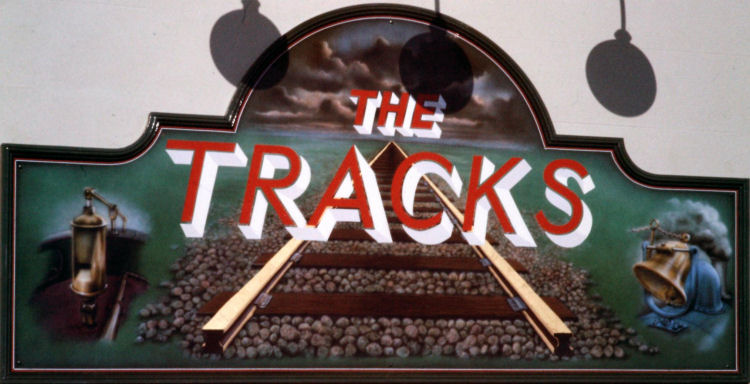 Tracks sign 1986