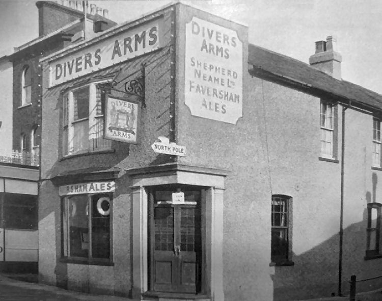 Diver's Arms 1952