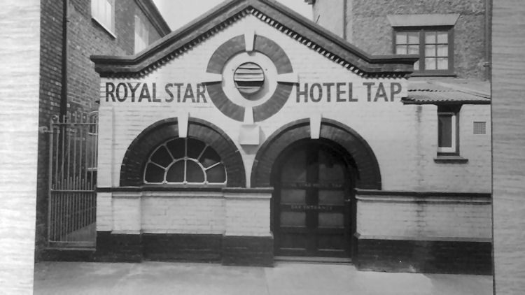 Royal Star Hotel Tap