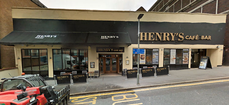 Henry's Cafe Bar 2016