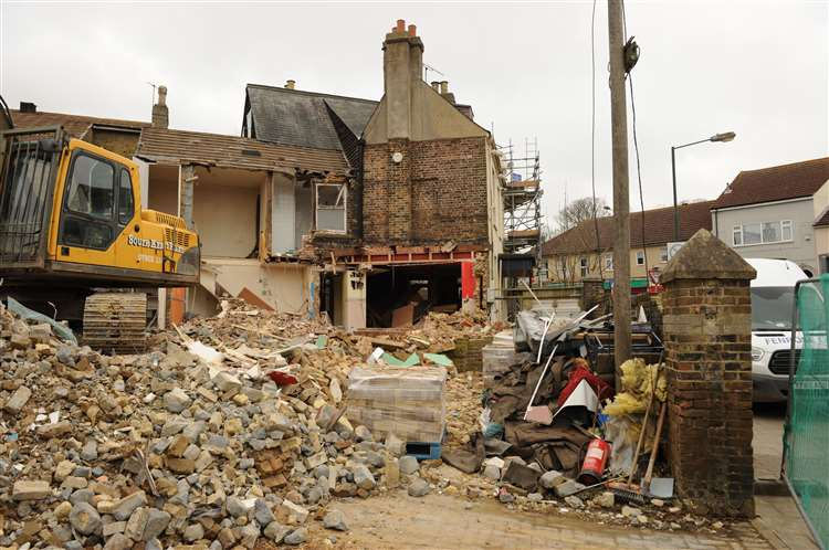 Beacon Court Tavern demolition 2019