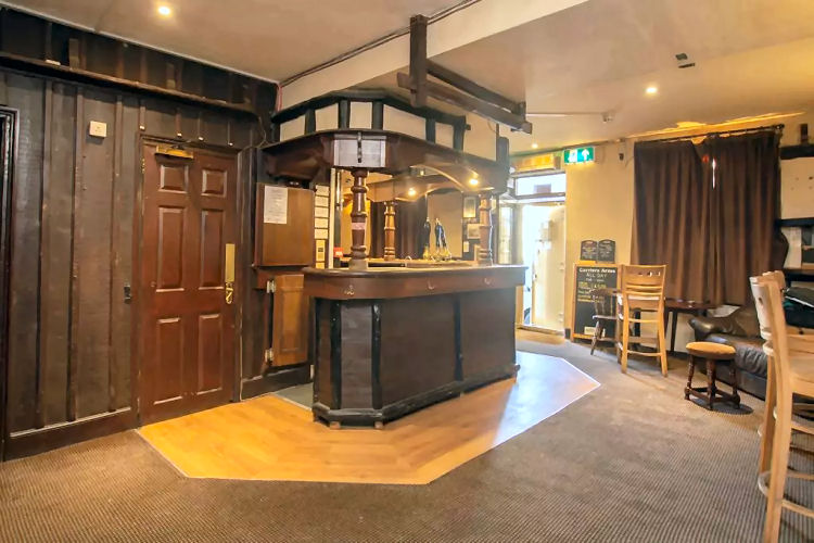 Carriers Arms inside 2019