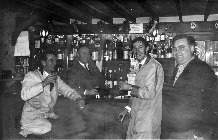 Crown bar 1968