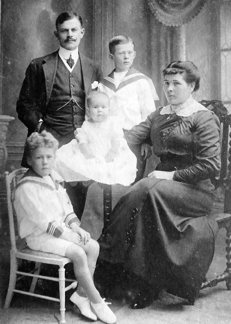 James Willis and family 1916