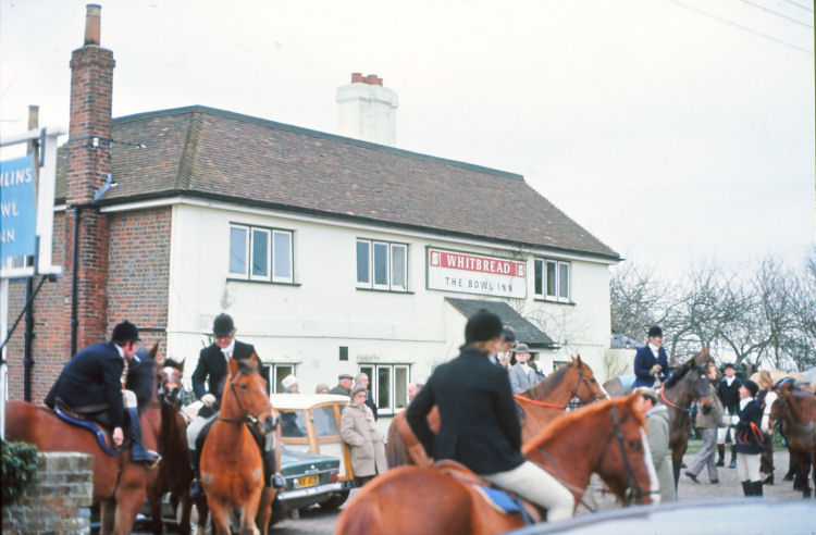 Hunt outside Bown 1976