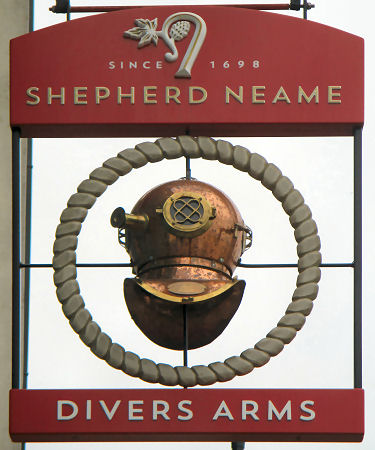 Diver's Arms sign 2020