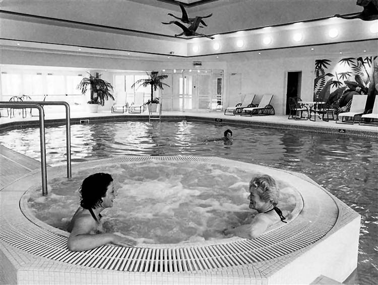 Stakis County Court Hotel swimming pool 1991