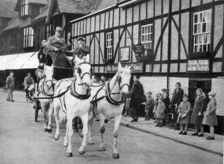 Carriage outside the White Swan 1946
