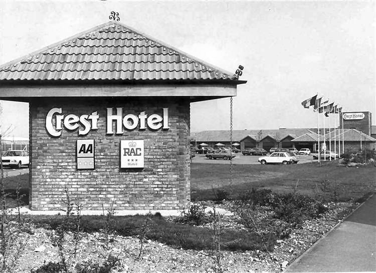 Crest Hotel 1984