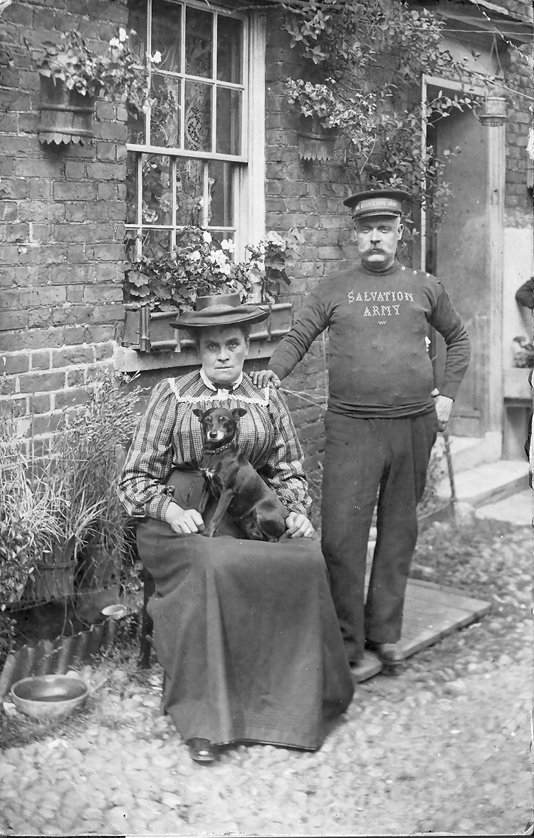 Queen's Arms rear and people 1910