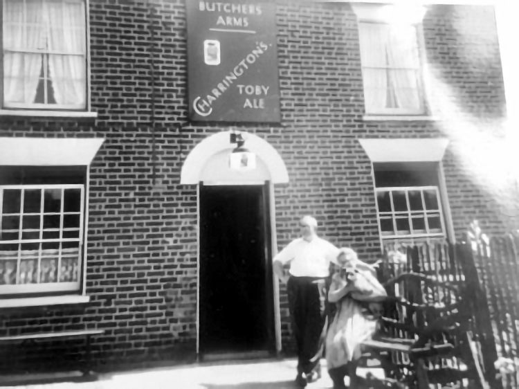 Butchers Arms, Fred and Nancy Davis 1960