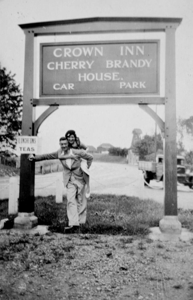 Crown sign 1936