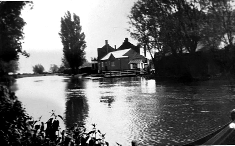 Grove Ferry flood