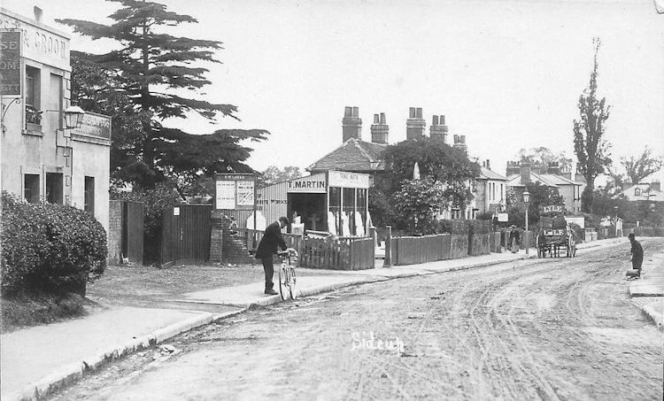 Horse and Groom 1907