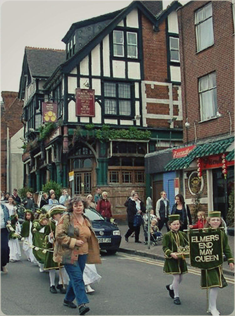 Three Tuns May Queen 2000