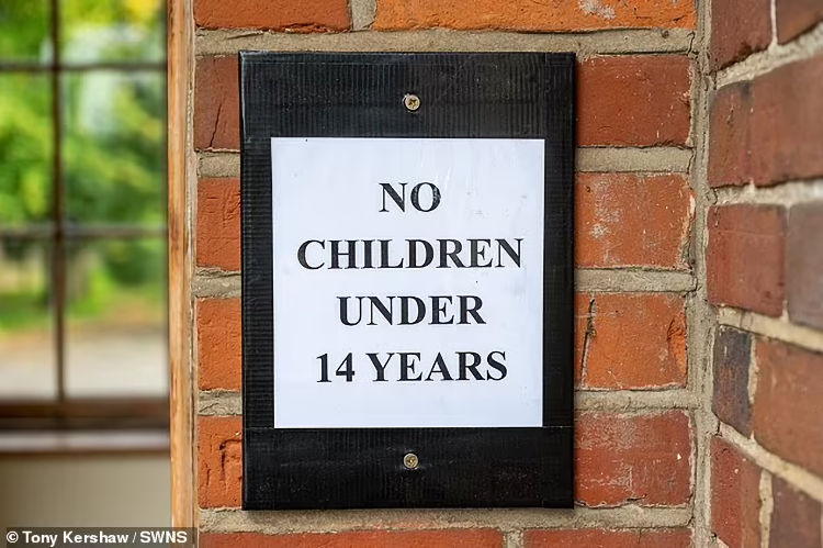 No children sign 2024