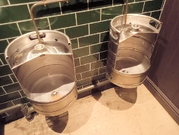 Carpenters Arms gents 2024