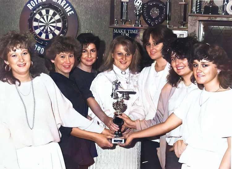 Cat and Cracker ladies pool team