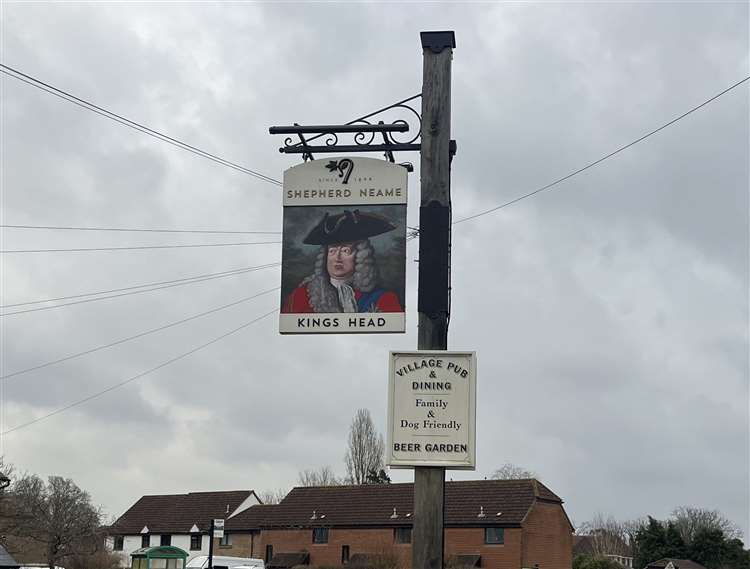 Kings Head sign 2025