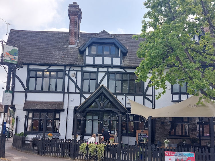 Oak on the Green 2025