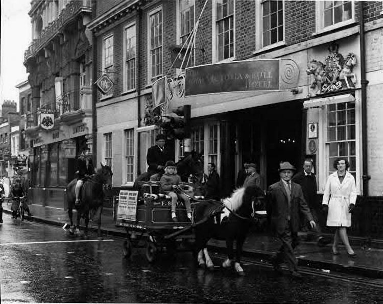 Royal Victoria and Bull Fred Bevan coal cart