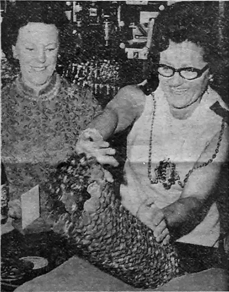 Red Cow penny push 1971