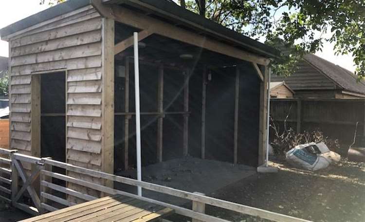 Huntsman and Horn  bat and trap 2025