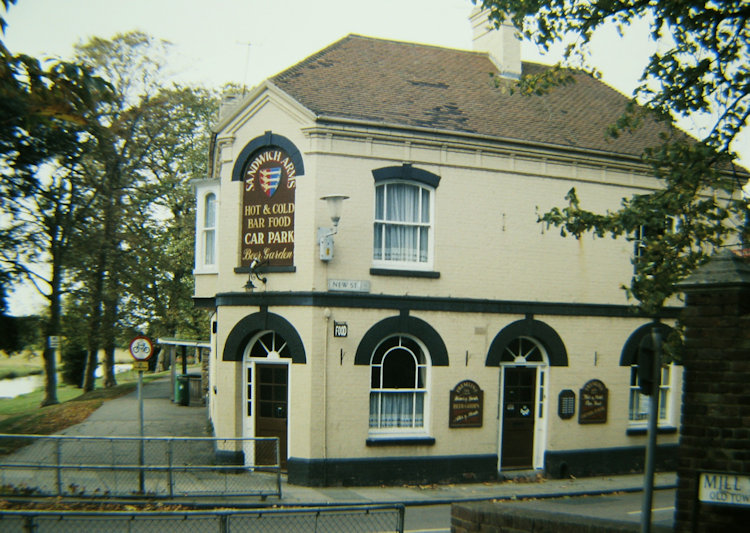 Sandwich Arms 1989