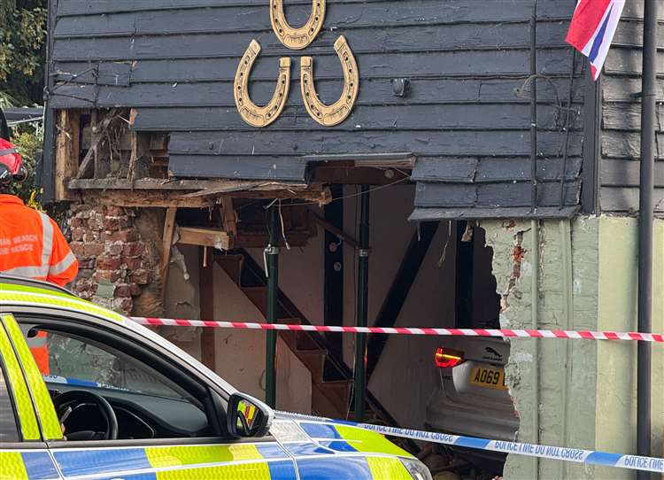 Three Horseshoes crash 2025