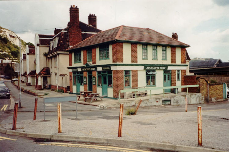 Archcliffe Fort Inn 1989