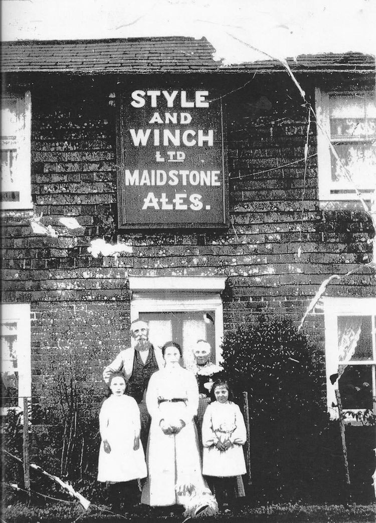 Barge Inn Booth family 1900