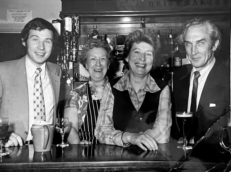 Bricklayers Arms bar 1974