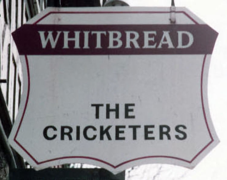 Cricketers sign 1983