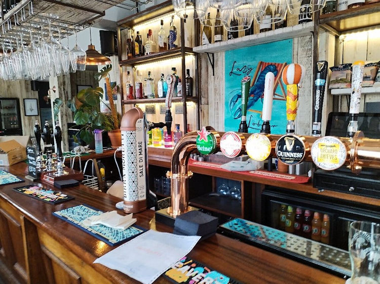 Lazy Lobster bar 2025