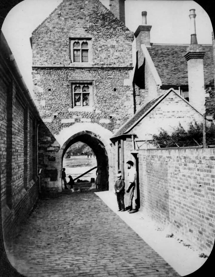 Fisgher gate and Ship Inn