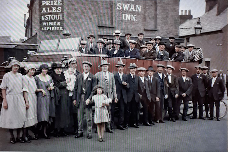 Swan Inn outing 1925