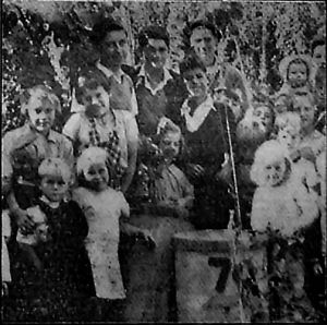 Hop picking family 1952